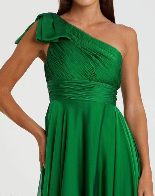 Green Sleeveless One Shoulder Pleated Gown